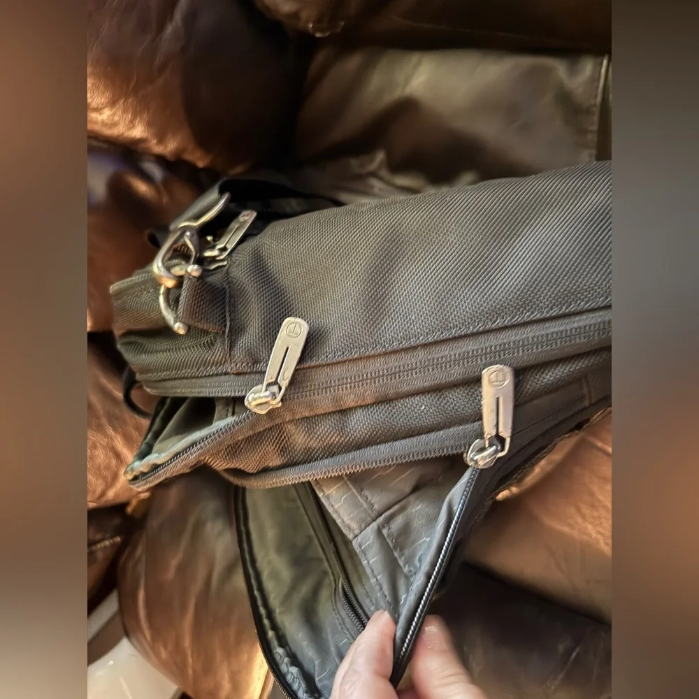 Tumi T-Tech laptop messenger bag or briefcase